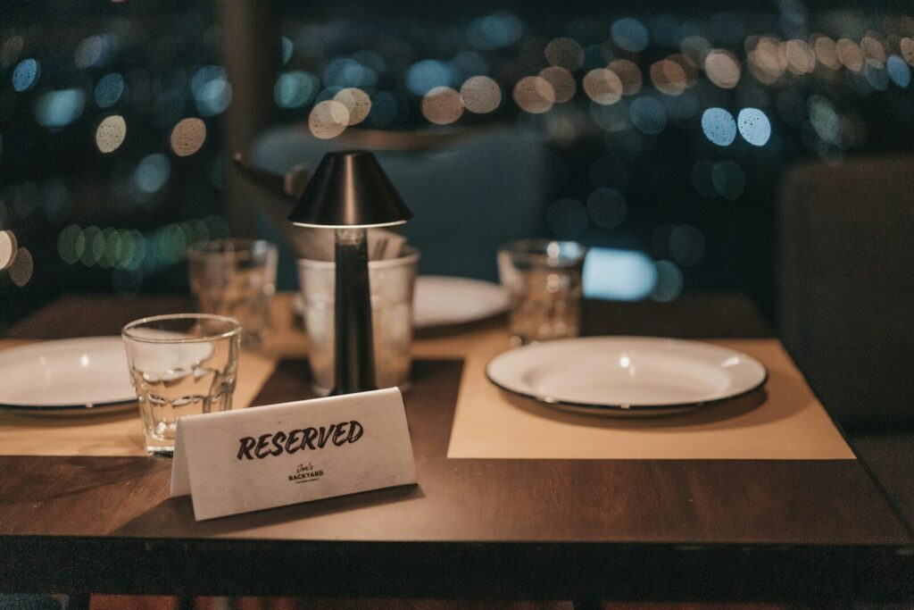 Free table reservation software for restaurants: white ceramic plate on brown wooden table